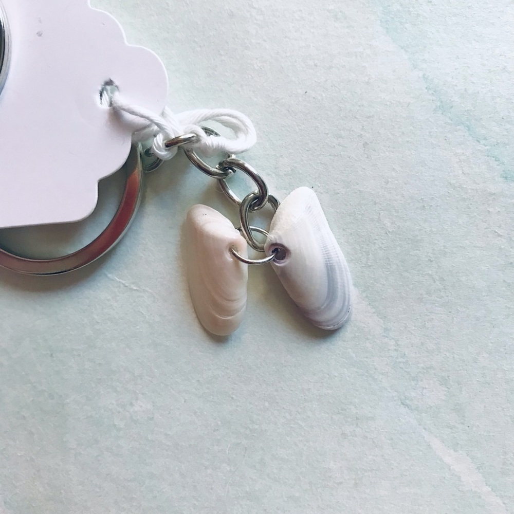 Handmade Shell art keychains - Picture 6 of 6